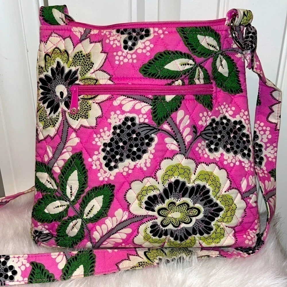 𝅺VERA Bradley Priscilla Pink hipster crossbody purse boho hippie Beachy floral